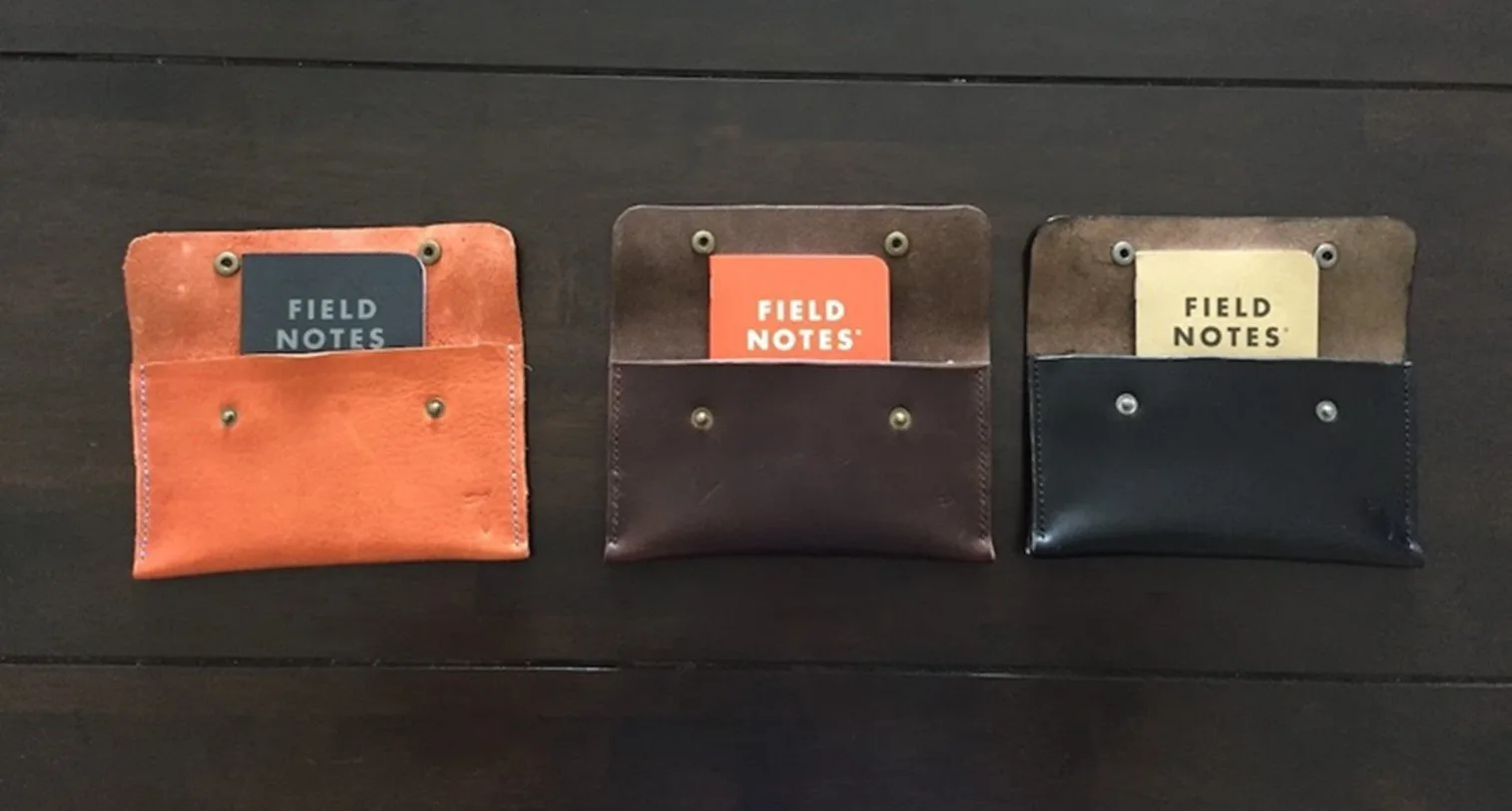 Три кожаных чехла для блокнотов Field Notes: оранжевый, коричневый и чёрный